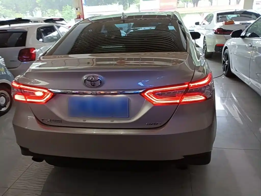 Toyota Camry — миниатюра 6