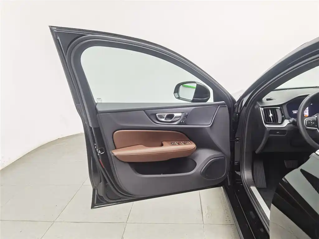 Volvo S60 2025 B4 Luxury