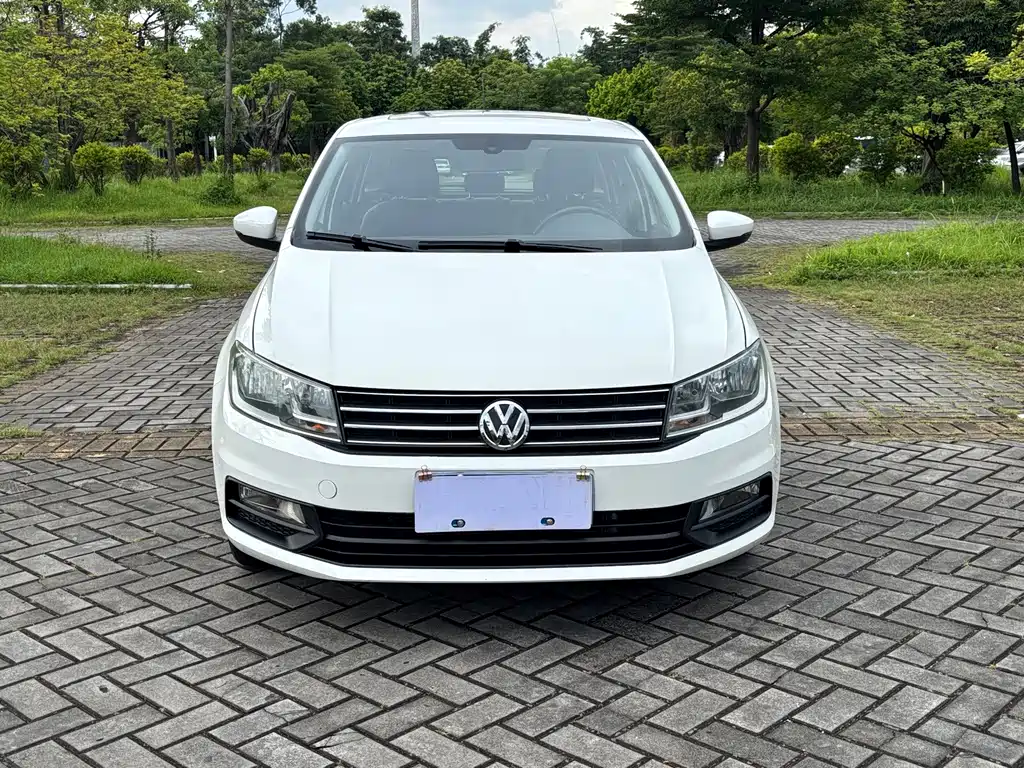Volkswagen Santana — миниатюра 2