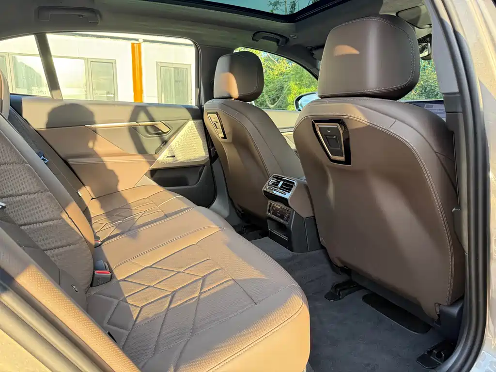 BMW i5 — миниатюра 15
