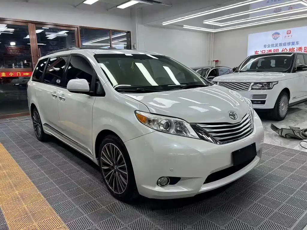 Toyota Sienna — миниатюра 3