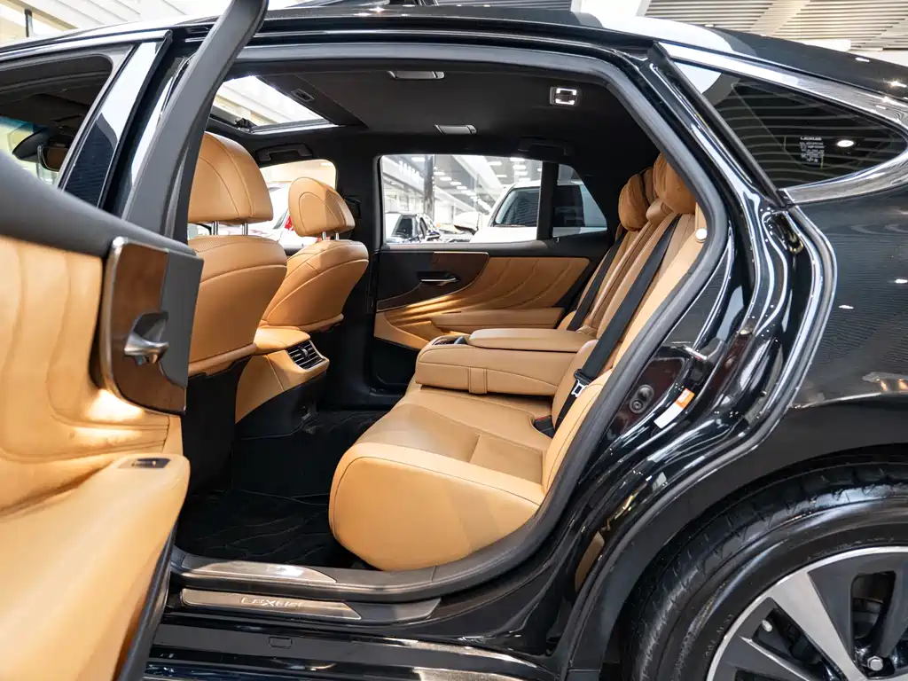 Lexus LS — миниатюра 10