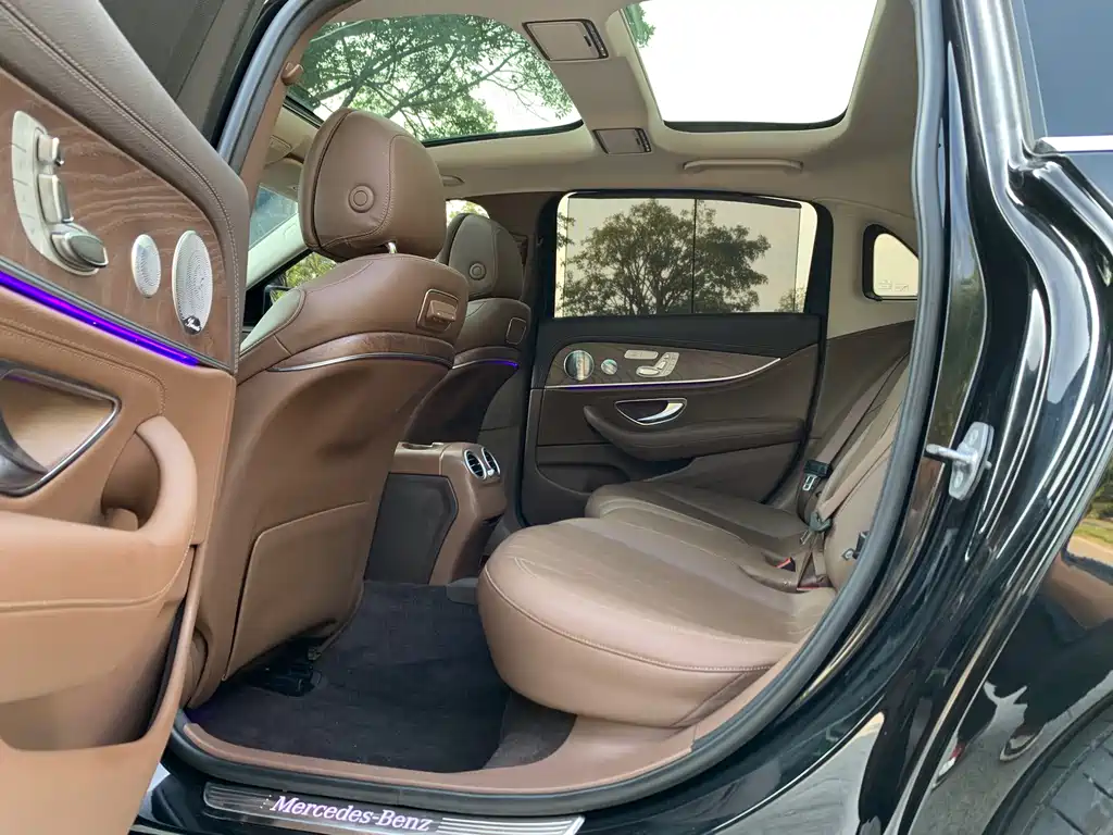 Mercedes-Benz E-Class — миниатюра 5