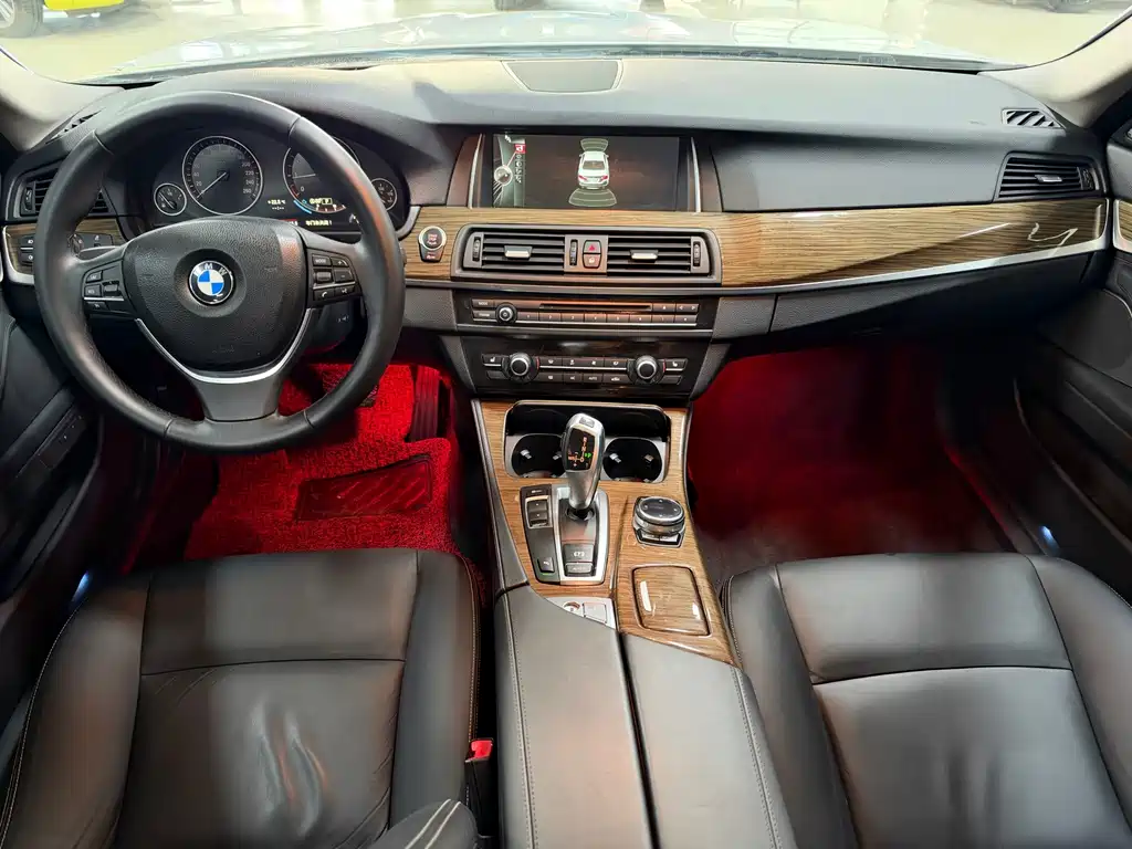 BMW 5 Series — миниатюра 13