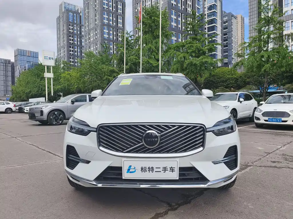 Volvo XC60 2026 B5 Luxury