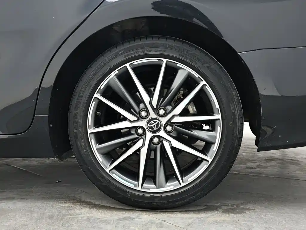 Toyota Camry — миниатюра 9