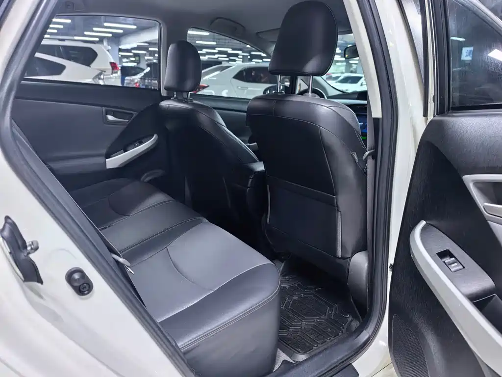 Toyota Prius — миниатюра 6