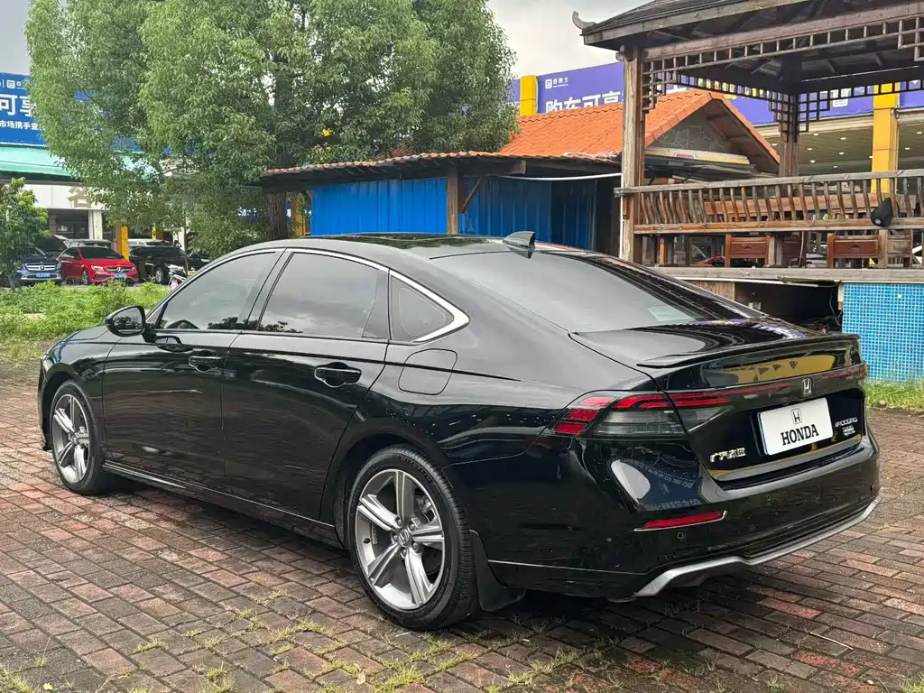 Honda Accord — миниатюра 9