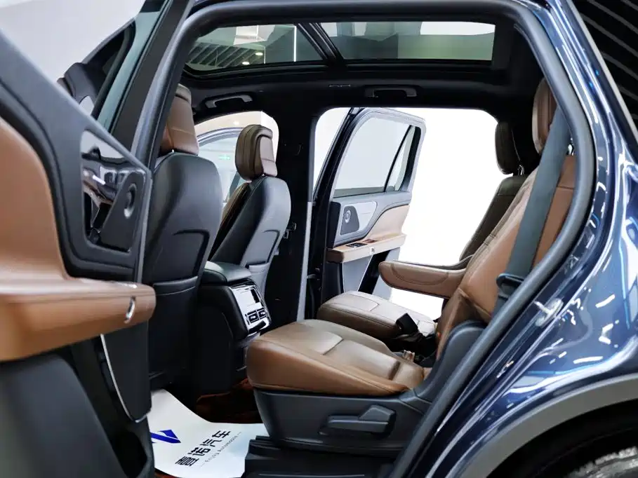 Lincoln Aviator — миниатюра 29