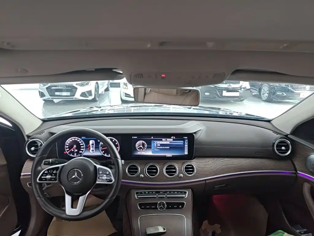 Mercedes-Benz E-Class — миниатюра 10
