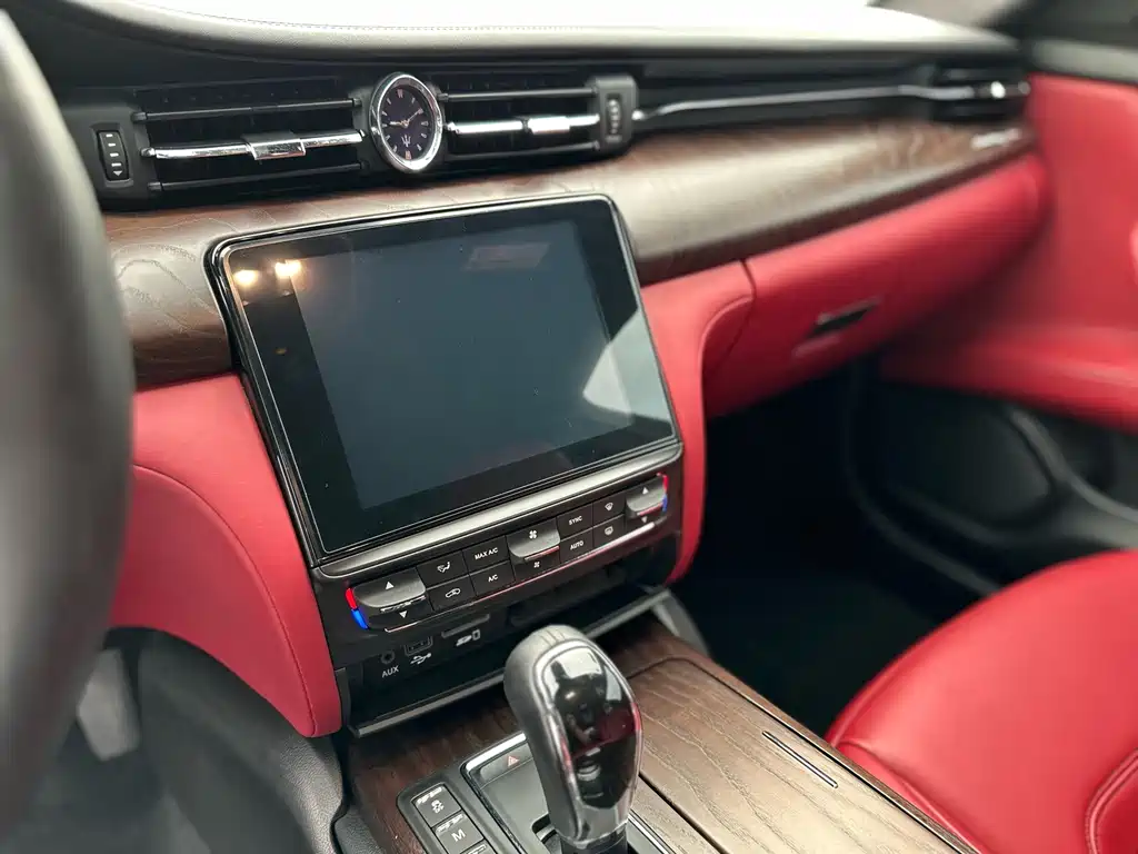 Maserati Quattroporte — миниатюра 25
