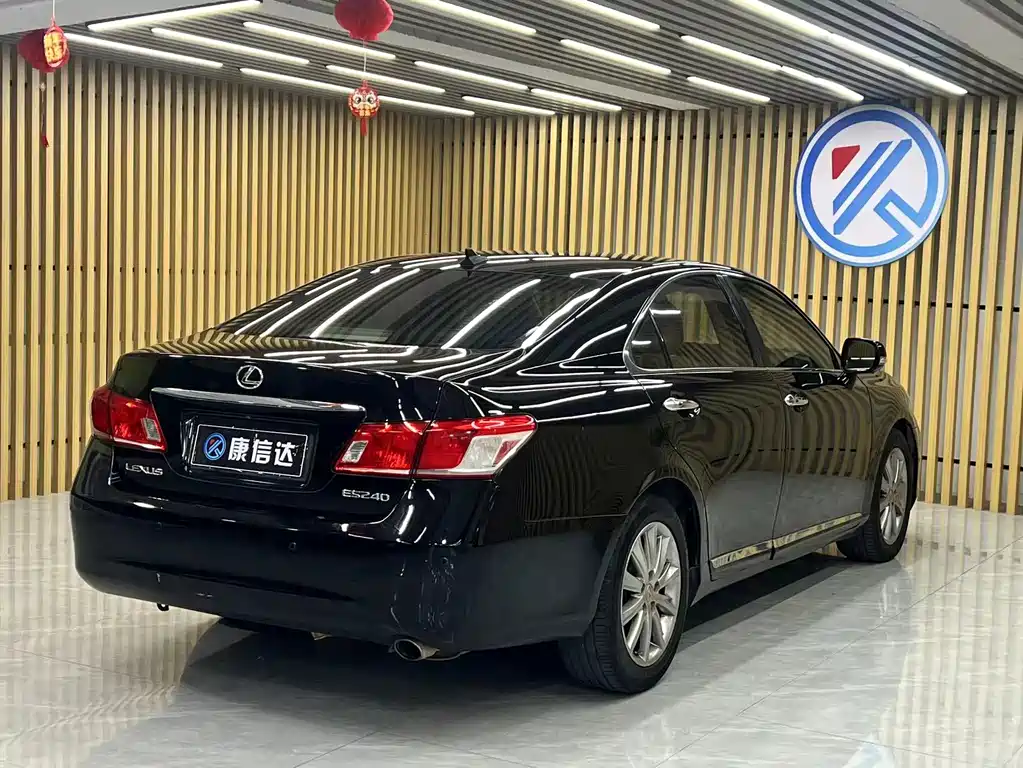 Lexus ES — миниатюра 8