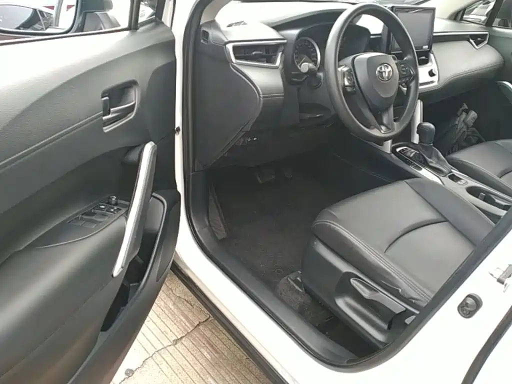 Toyota Corolla Cross — миниатюра 16