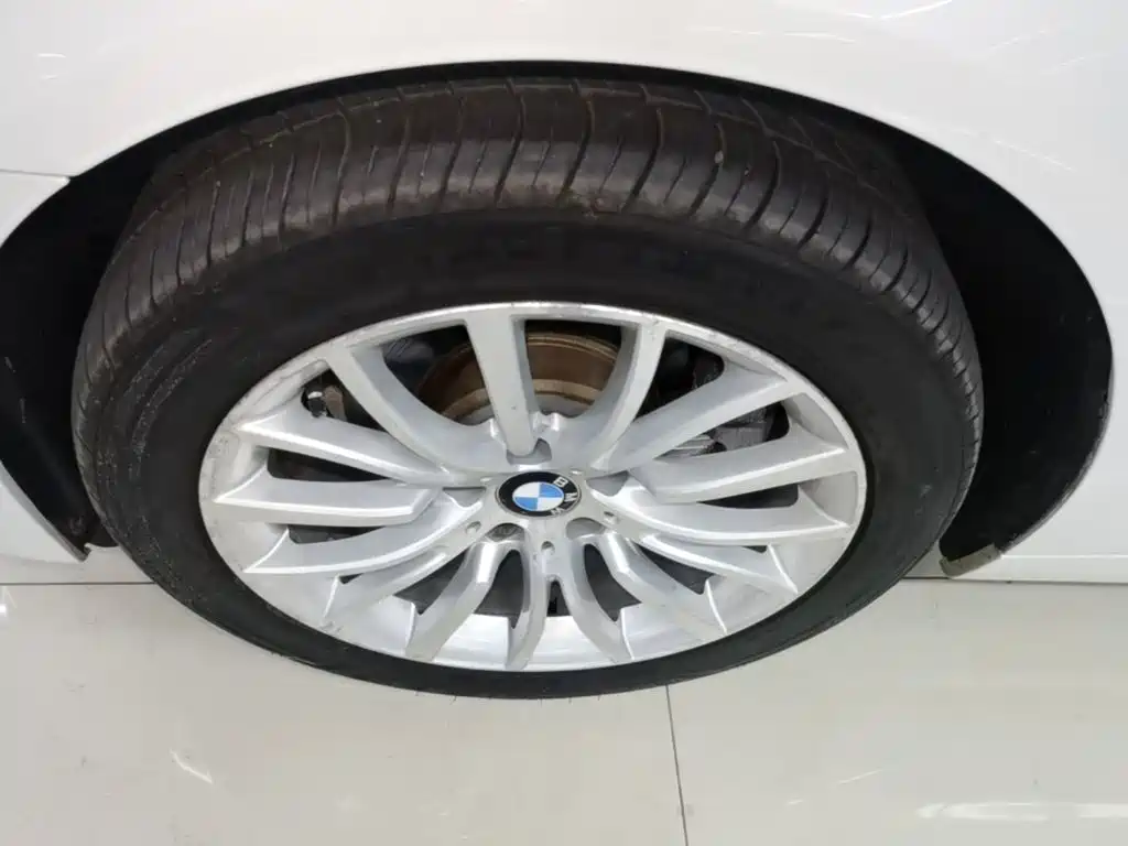 BMW 5 Series — миниатюра 23