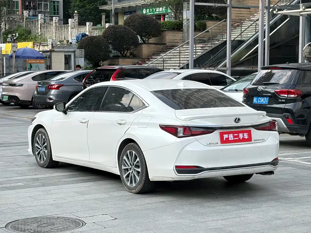 Lexus ES — миниатюра 7