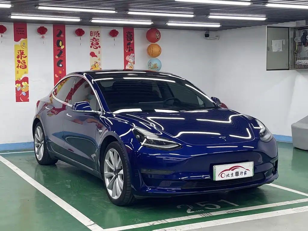 Tesla Model 3 — миниатюра 3