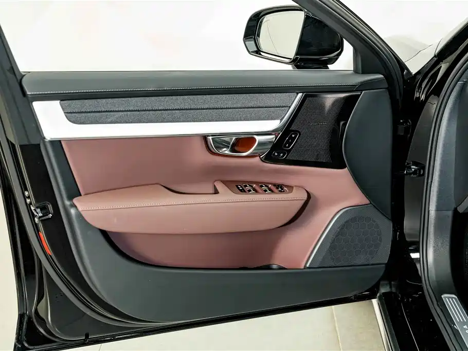 Volvo S90 — миниатюра 17