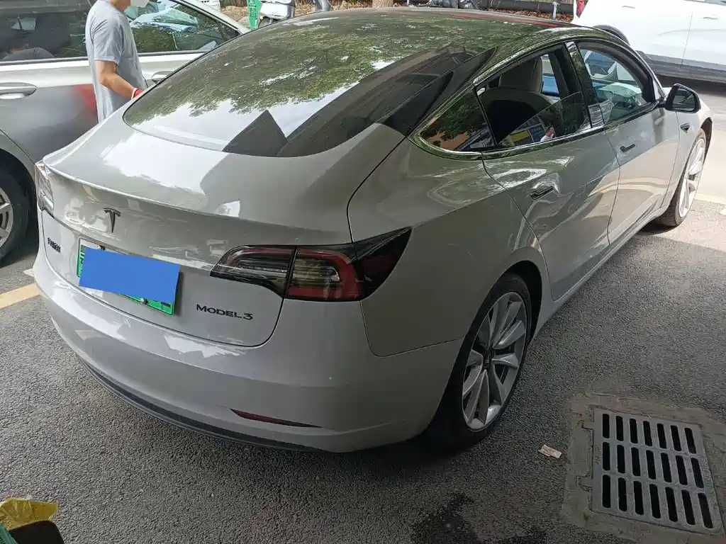 Tesla Model 3 — миниатюра 9