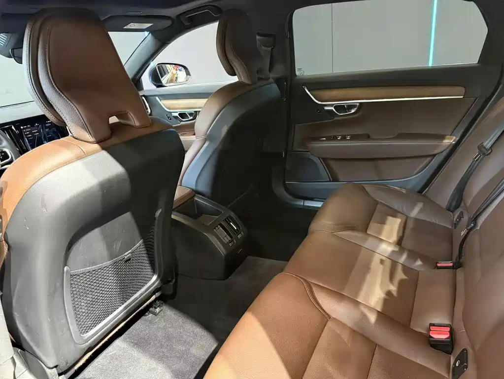 Volvo S90 — миниатюра 10