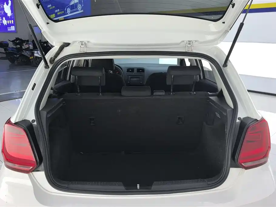 Volkswagen Polo 2016 1.4L MT