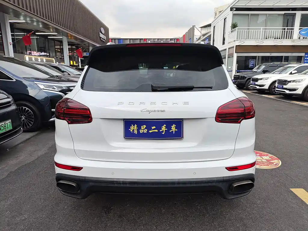 Porsche Cayenne — миниатюра 9