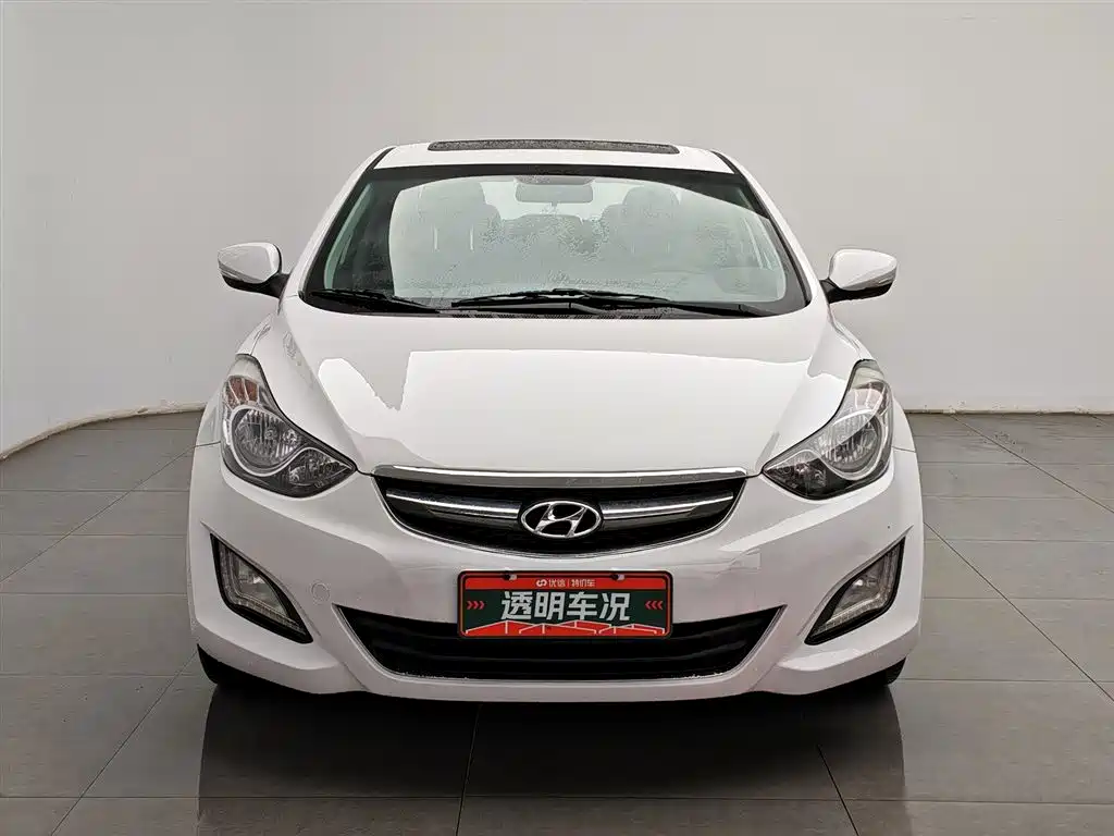 Hyundai Elantra 2015 1.6L MT Lead