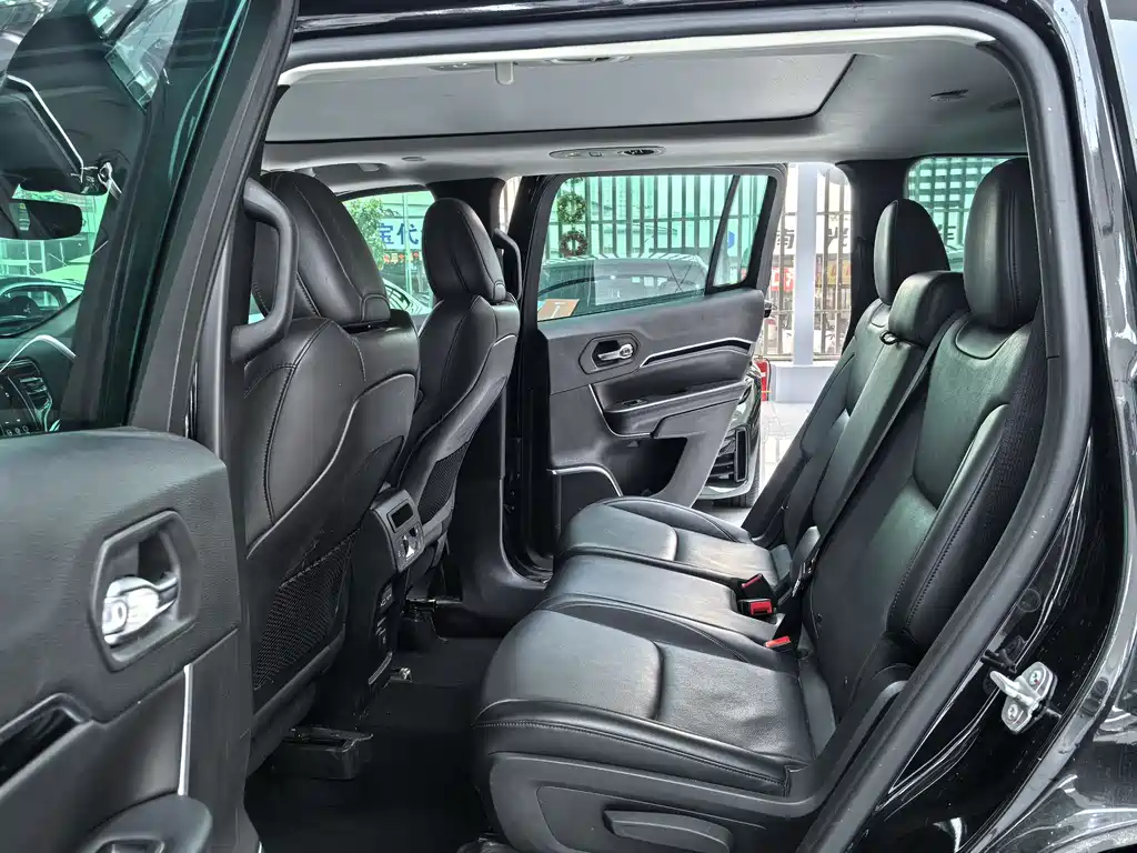 JEEP GRAND COMMANDER