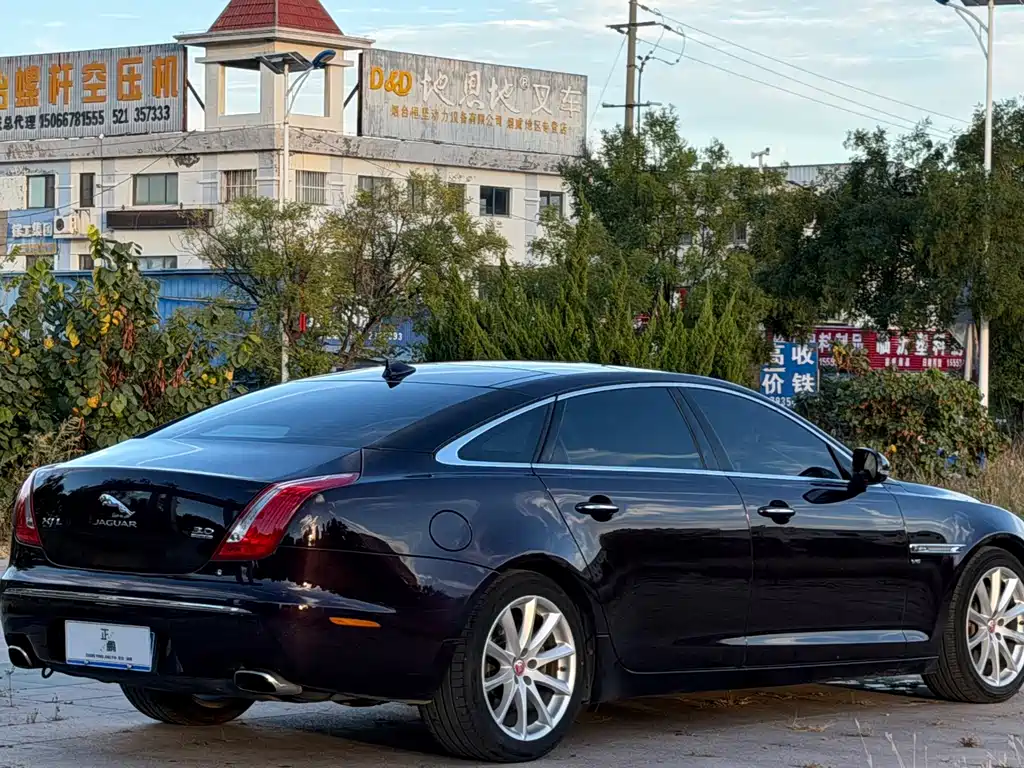 Jaguar XJ — миниатюра 6