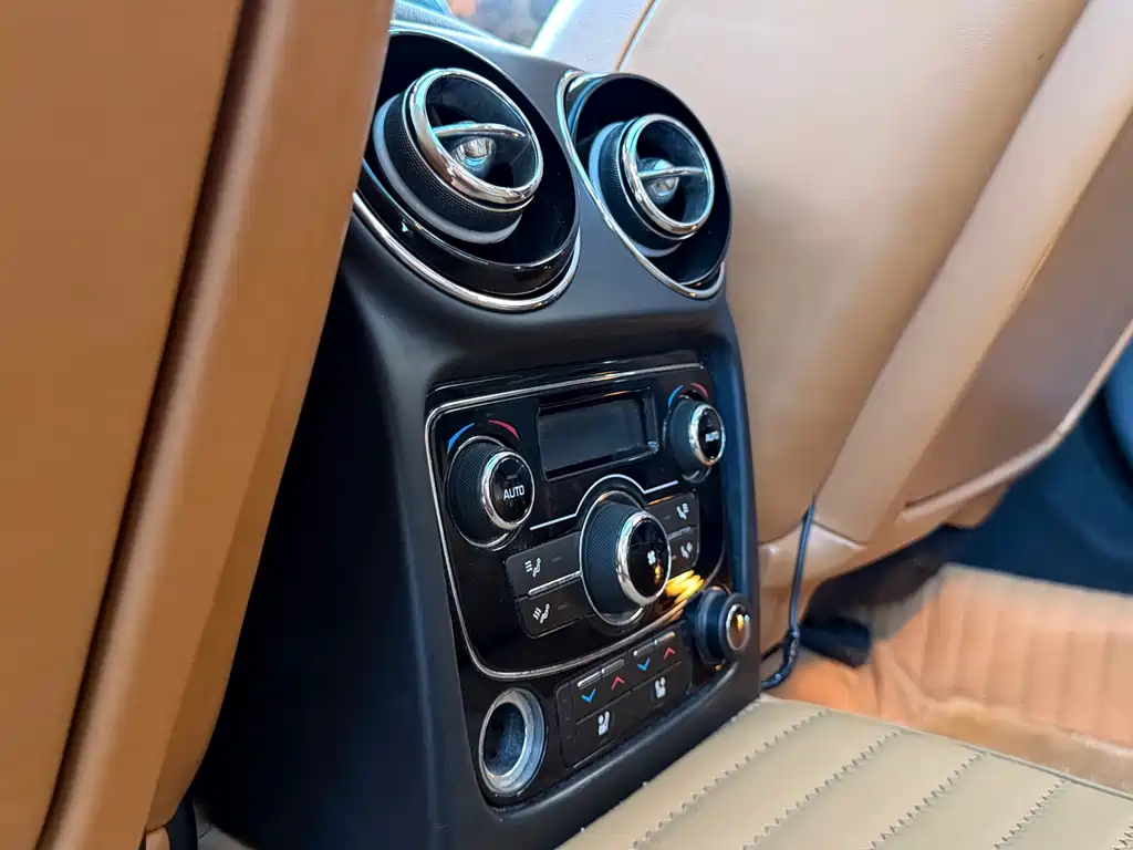 Jaguar XJ — миниатюра 12