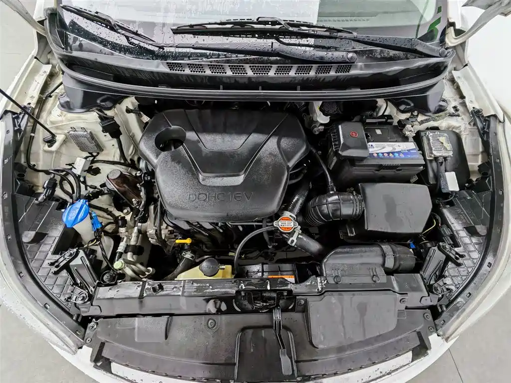 Hyundai Elantra 2015 1.6L MT Lead