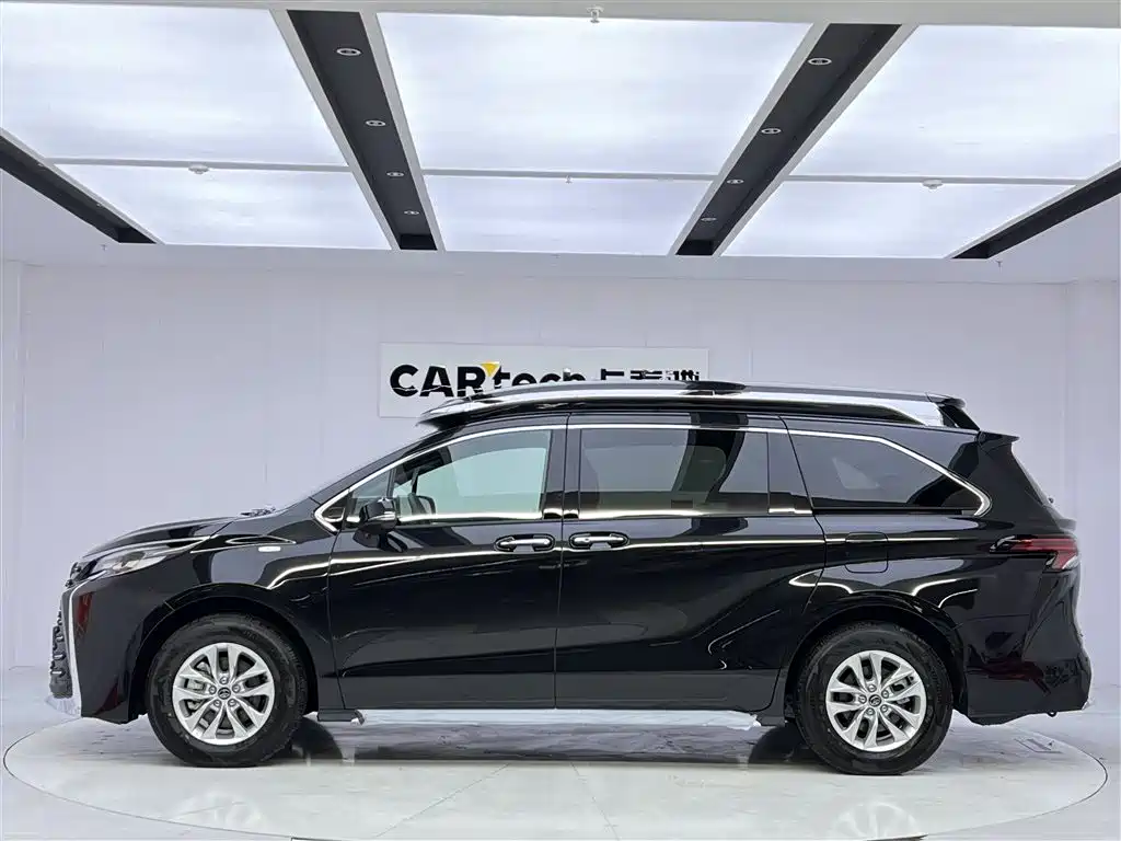 Toyota Granvia 2024 2.5L Comfort