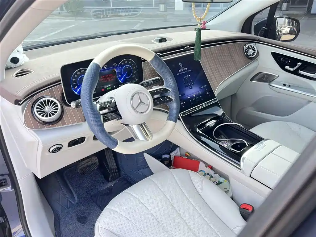 MERCEDES-BENZ EQE SUV