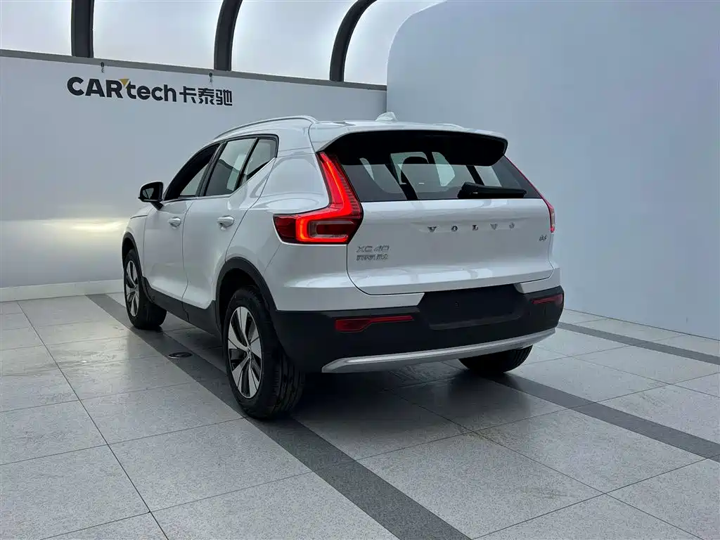 Volvo XC40 2024 B3 Luxury