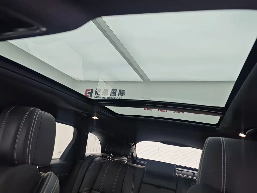 Land Rover Velar — миниатюра 16