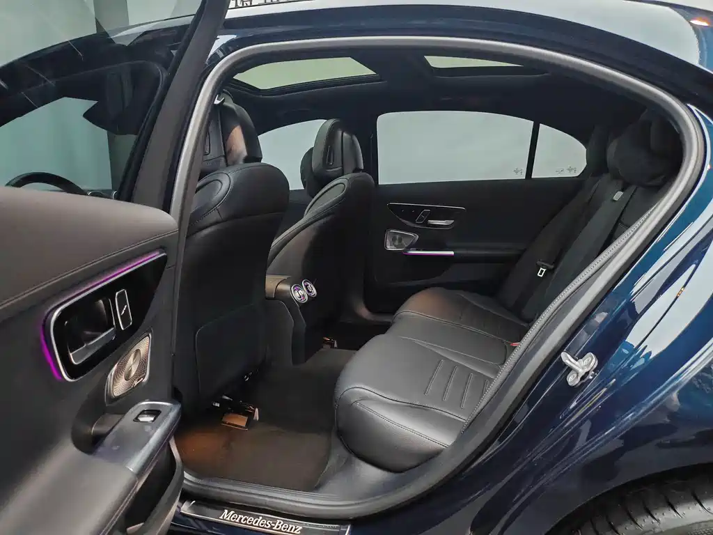 Mercedes-Benz C-Class — миниатюра 13