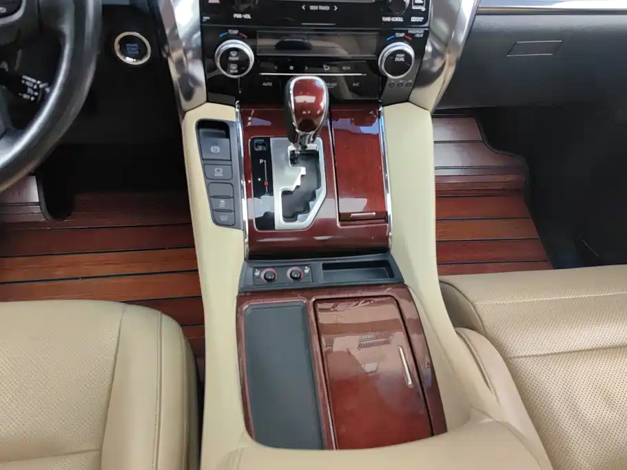Toyota Alphard — миниатюра 16