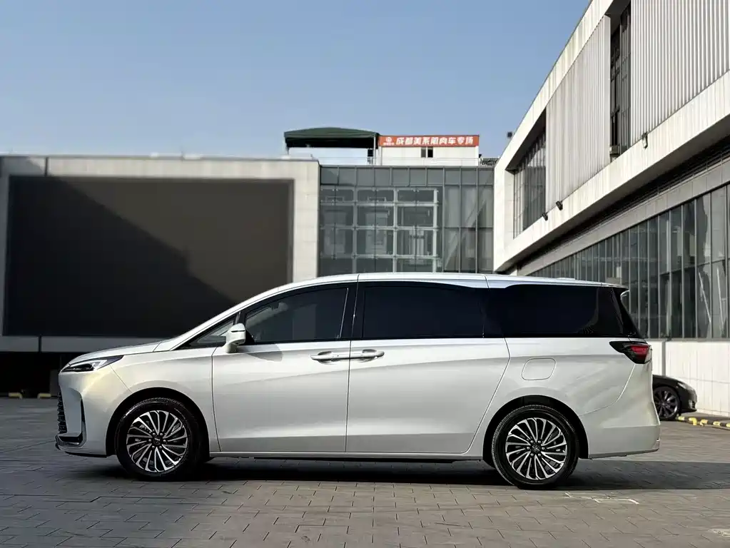 BUICK GL8 NEW ENERGY