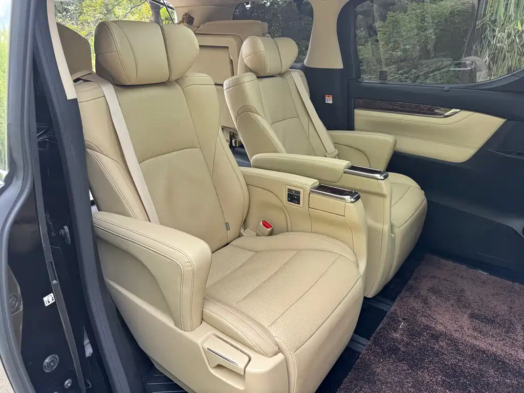 Toyota Alphard 2021 — фото 14