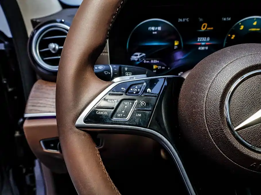 Mercedes-Benz E-Class — миниатюра 14