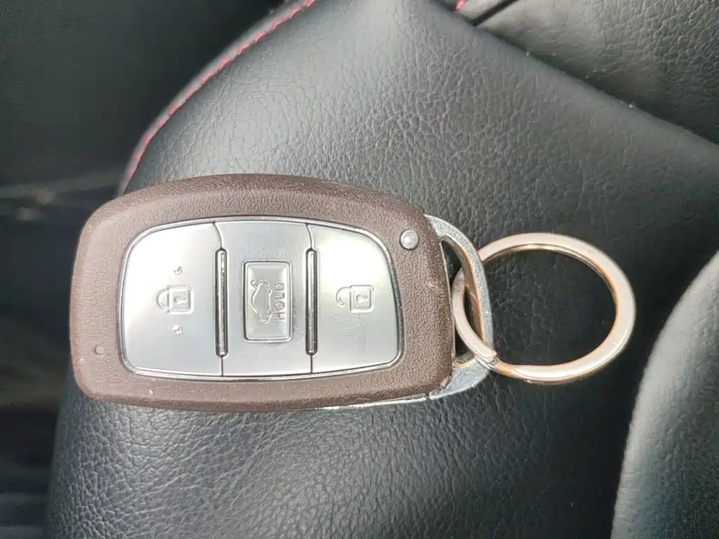 Hyundai Elantra — миниатюра 9