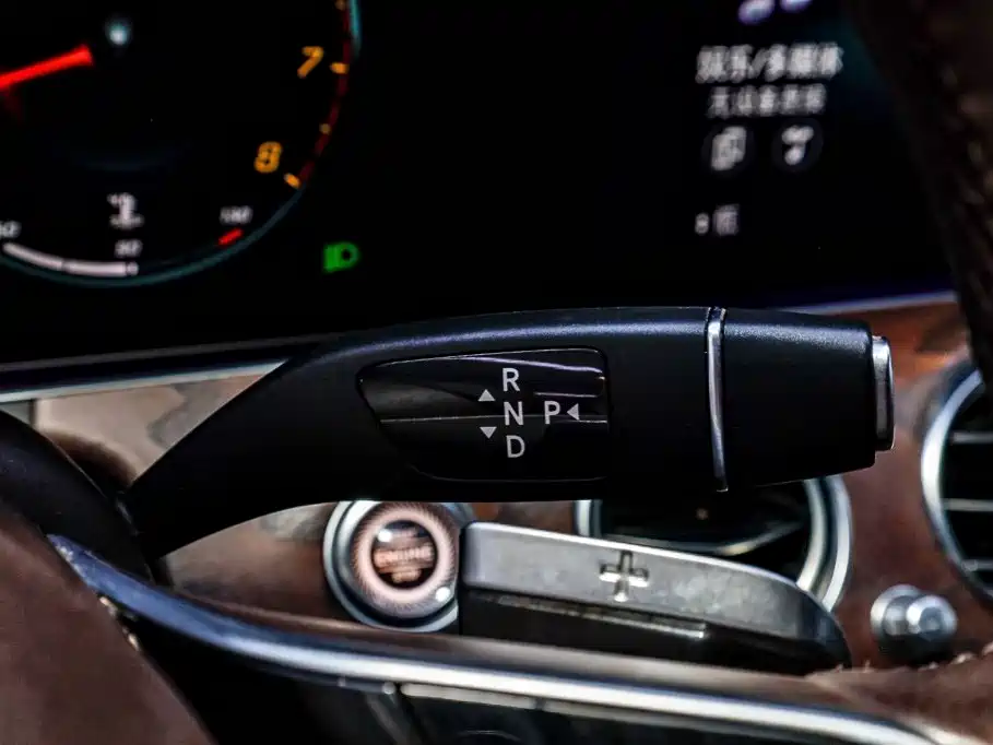 Mercedes-Benz E-Class — миниатюра 16