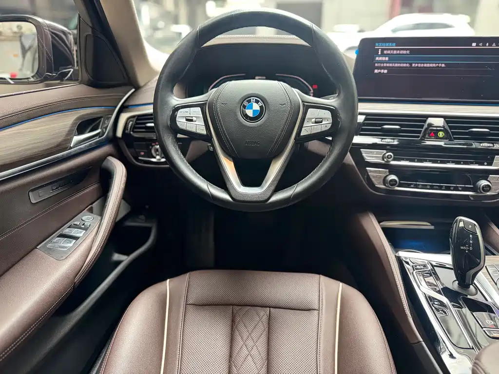 BMW 5 Series New Energy — миниатюра 12