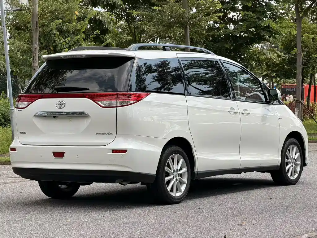 Toyota Previa — миниатюра 3
