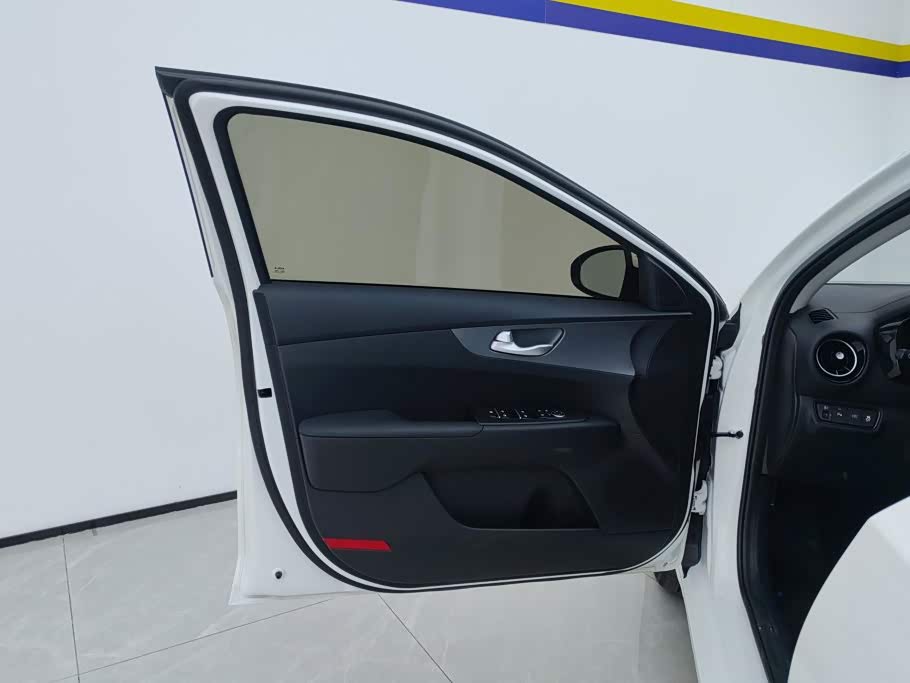Kia K3 1.5 л 2025 г. Белый, пробег 17300 км