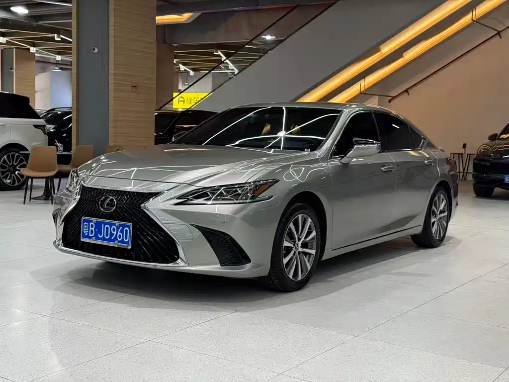 Lexus ES 2020 200