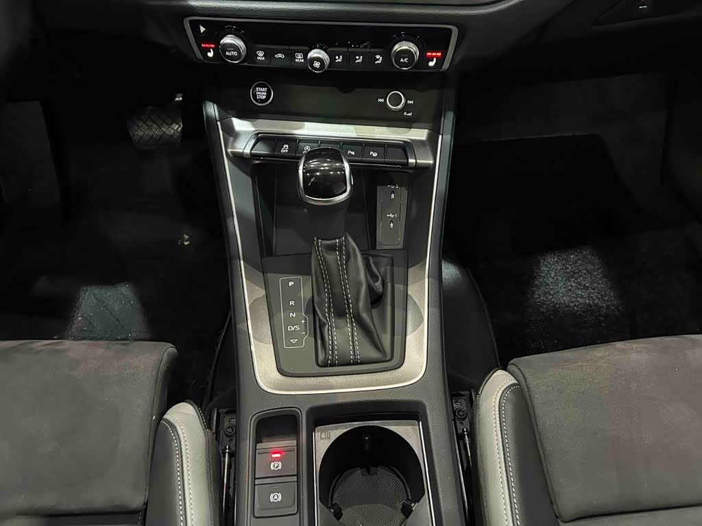 Audi Q3 1.4 л 2022 г. Белый, пробег 44000 км