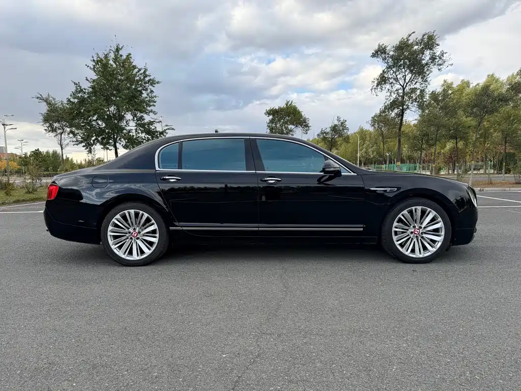Bentley Flying Spur — миниатюра 4
