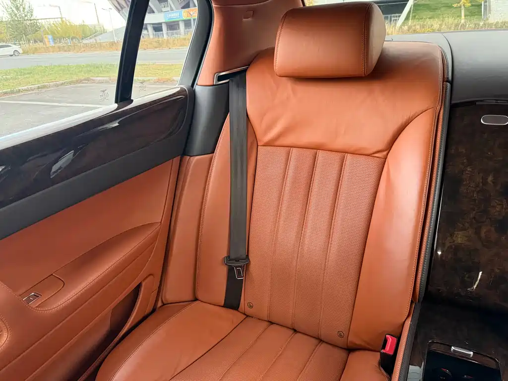Bentley Flying Spur — миниатюра 37