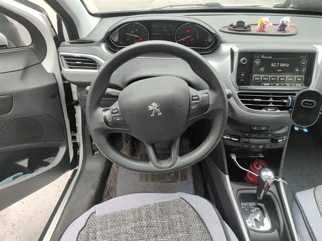 Peugeot 2008 2014 1.6L AT Fashion