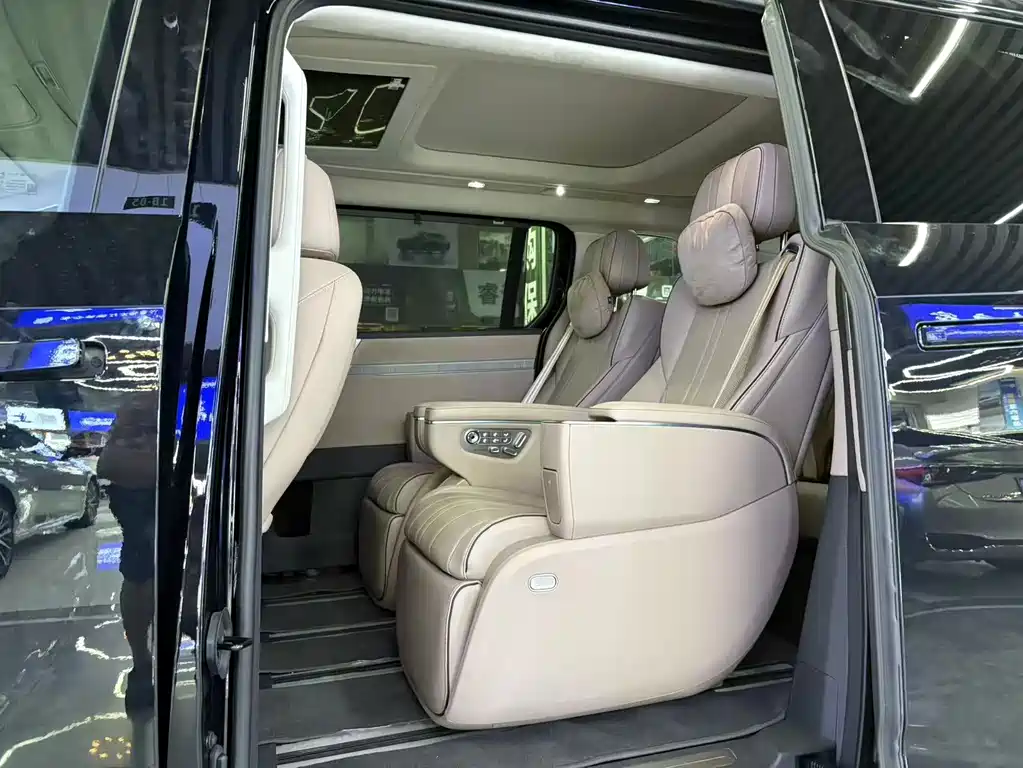 XPeng X9 — миниатюра 9